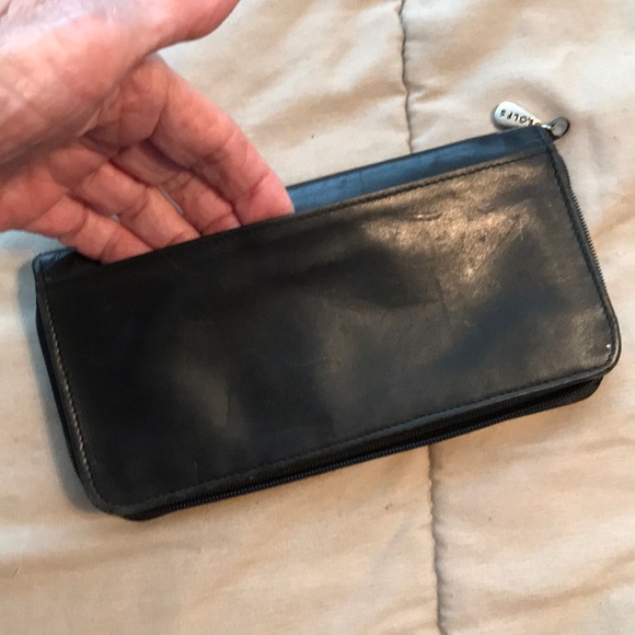 Two Wallets One Price - Picture 2 of 6